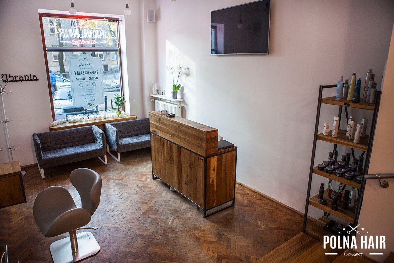 Recepcja i strefa wejściowa salonu